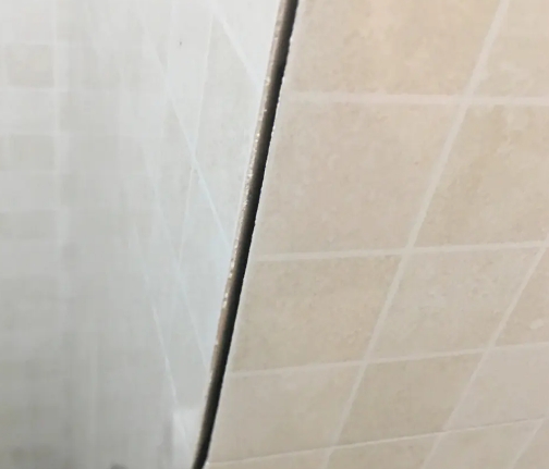 清水河瓷砖空鼓维修公司分享阳台瓷砖脱落的修复过程可以分为以下几个步骤